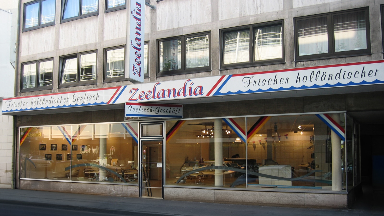 Gründung der van Belzen & Moerland GbR und Eröffnung des Fischgeschäfts Zeelandia in Krefeld
